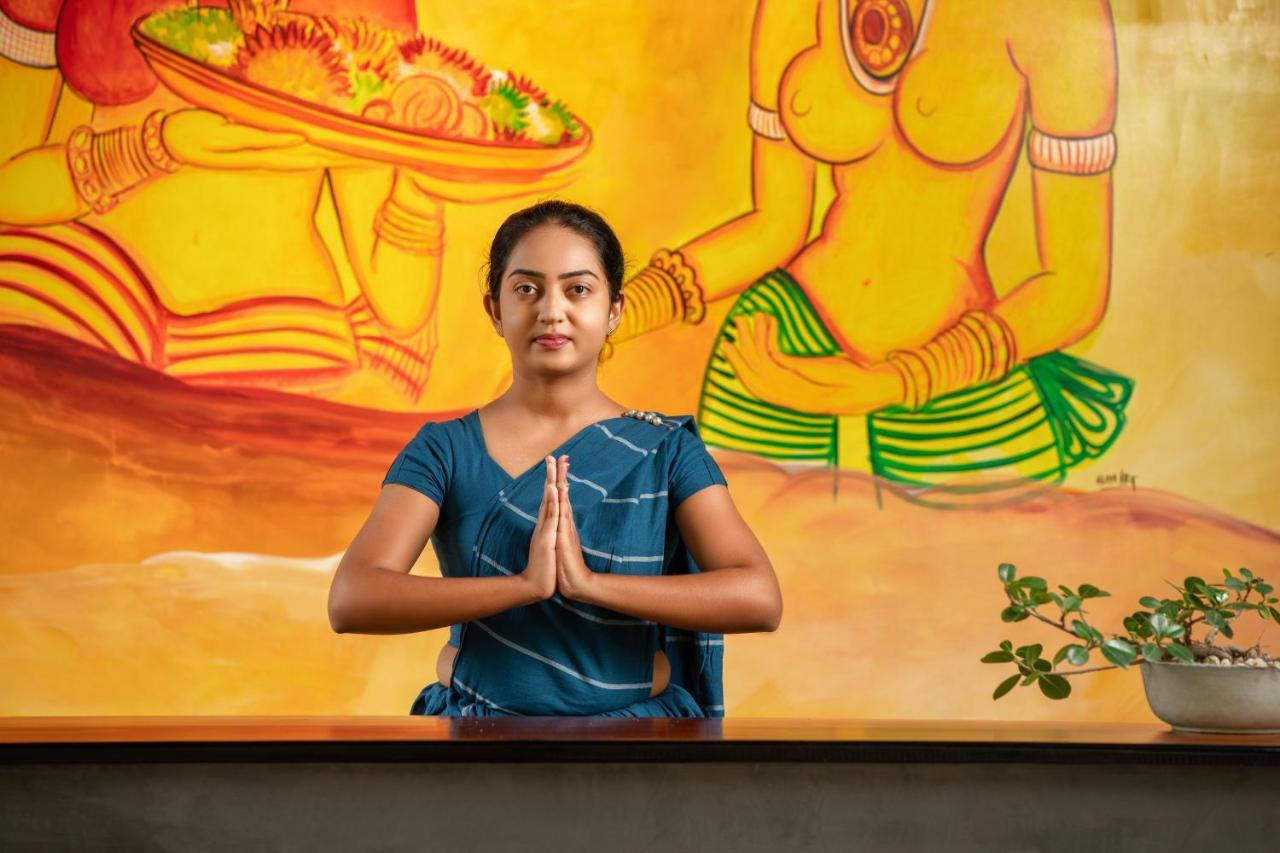 Atha Resort Sigirija Zewnętrze zdjęcie A woman greeting with Namaste