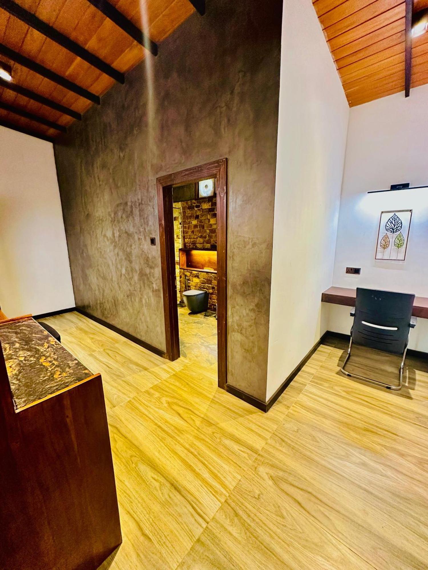 Atha Resort Sigirija Zewnętrze zdjęcie A private room at a spa in India